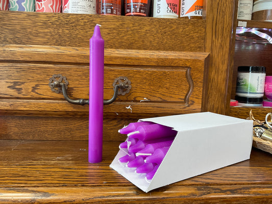 🕯️ Bougie violette rituelle – Intuition, transmutation & spiritualitéj