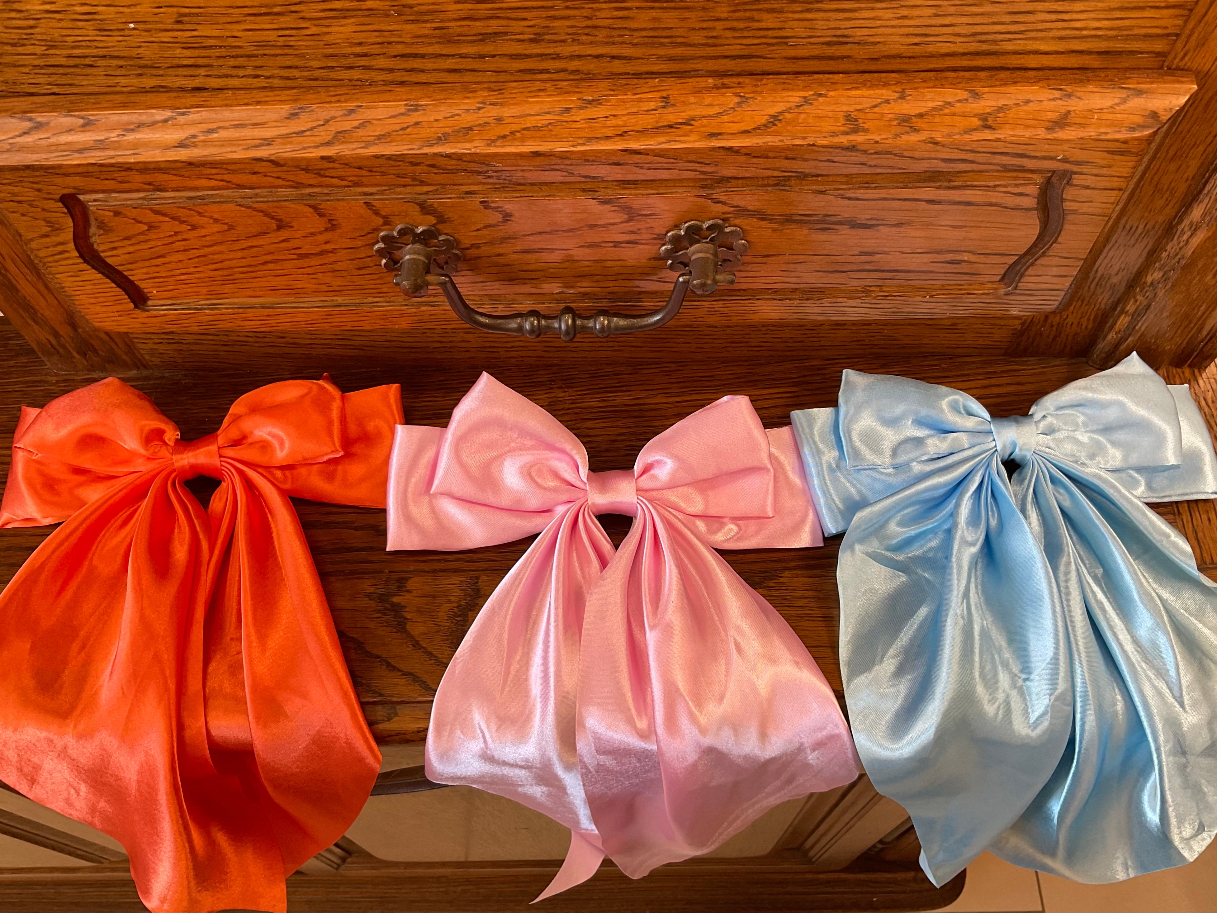 Nœud décoratif en tissu fluide