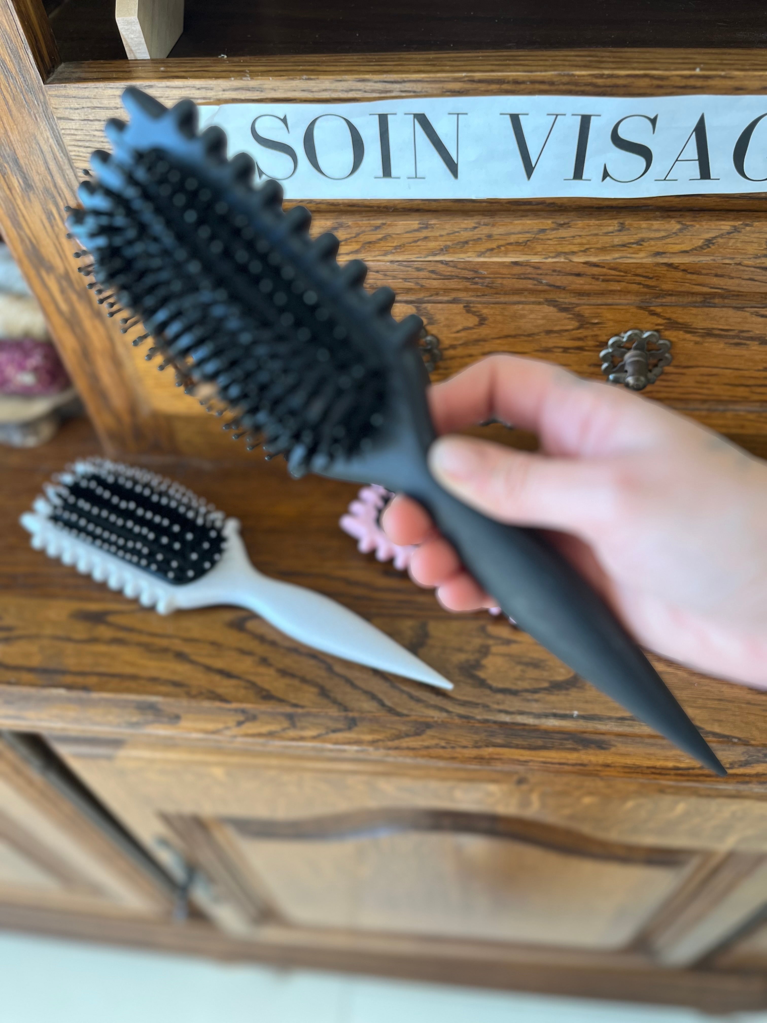 Brosse Magique : 3-en-1 multifonction pour cheveux – Démêlage, coiffage et massage du cuir chevelu