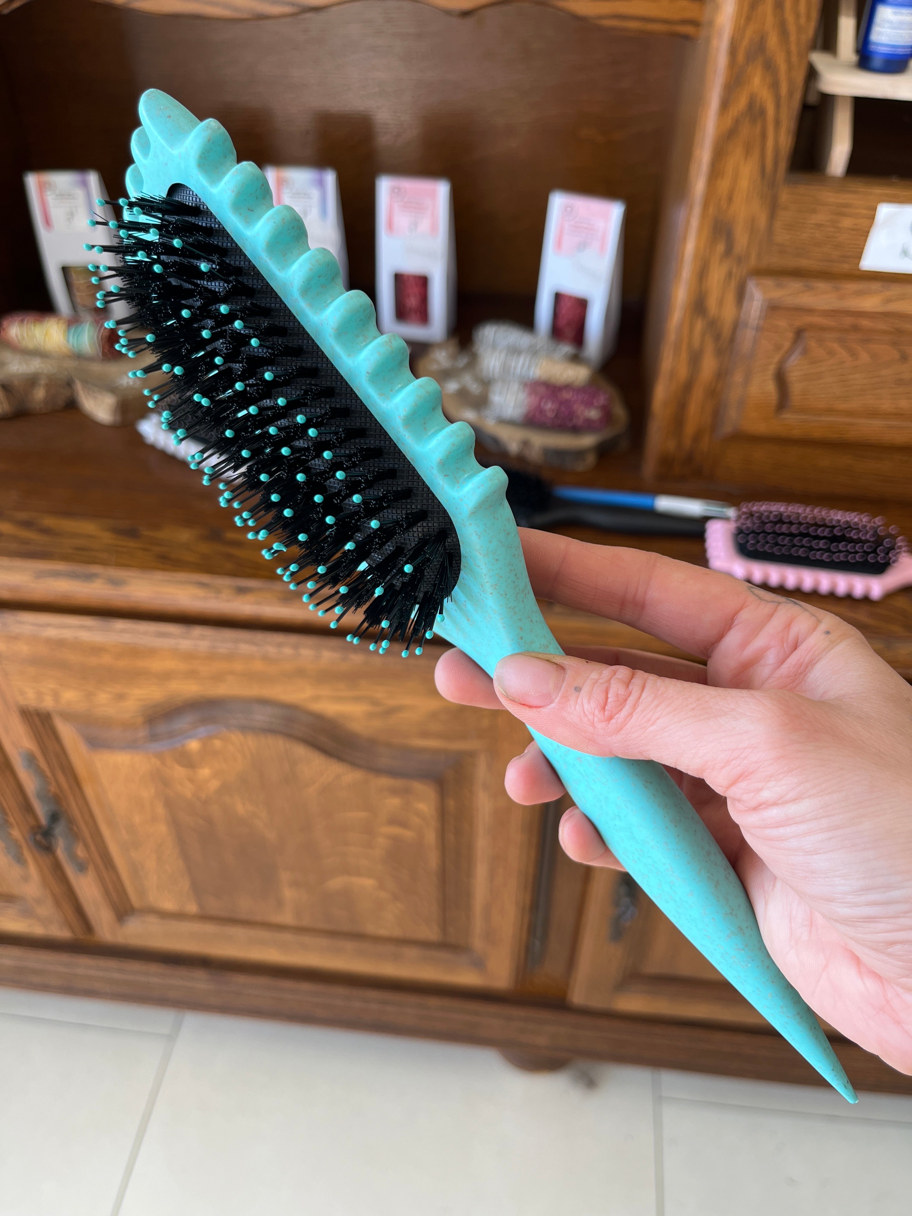 Brosse Magique : 3-en-1 multifonction pour cheveux – Démêlage, coiffage et massage du cuir chevelu