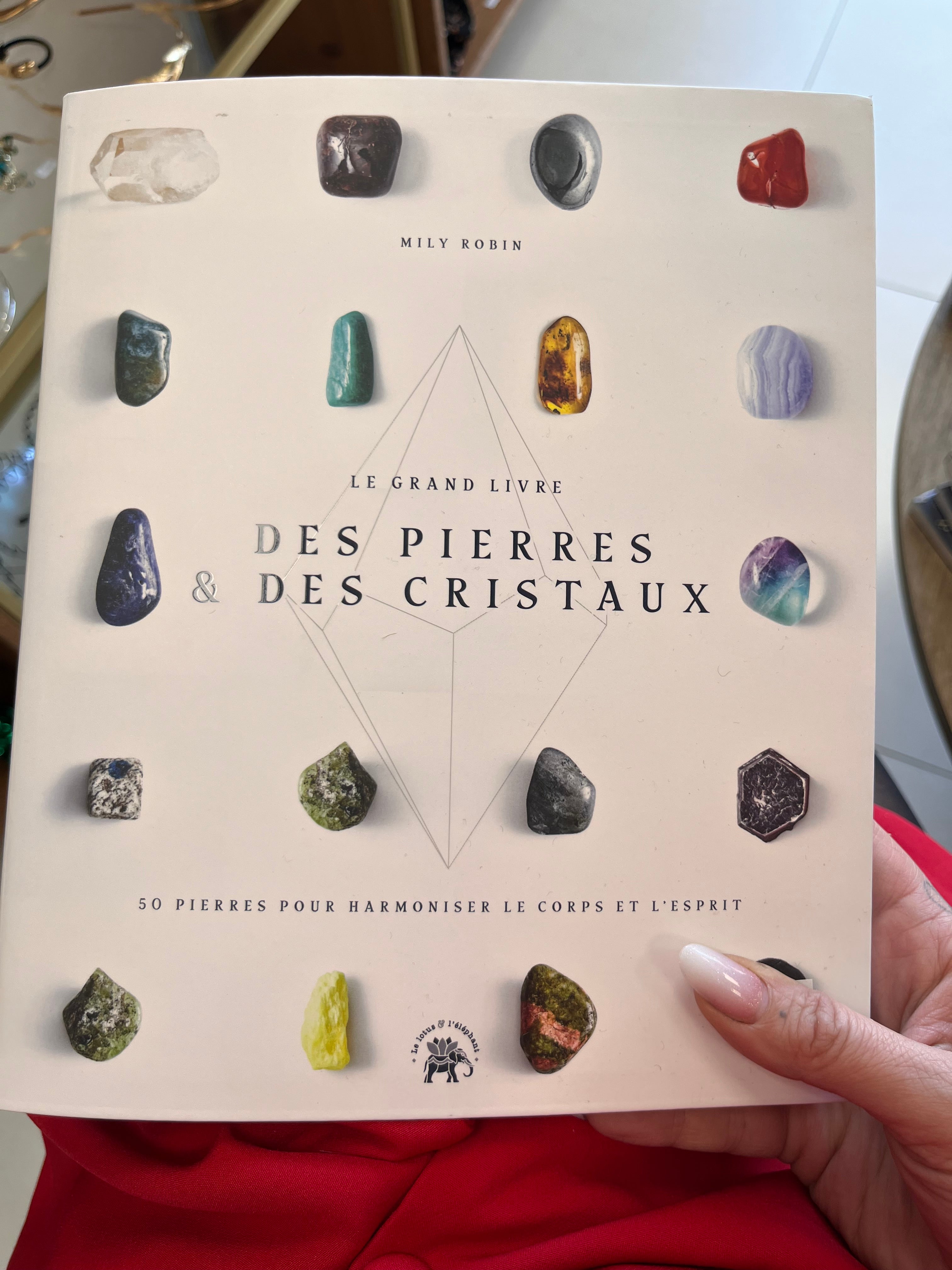 le grand livre des pierres et des cristaux