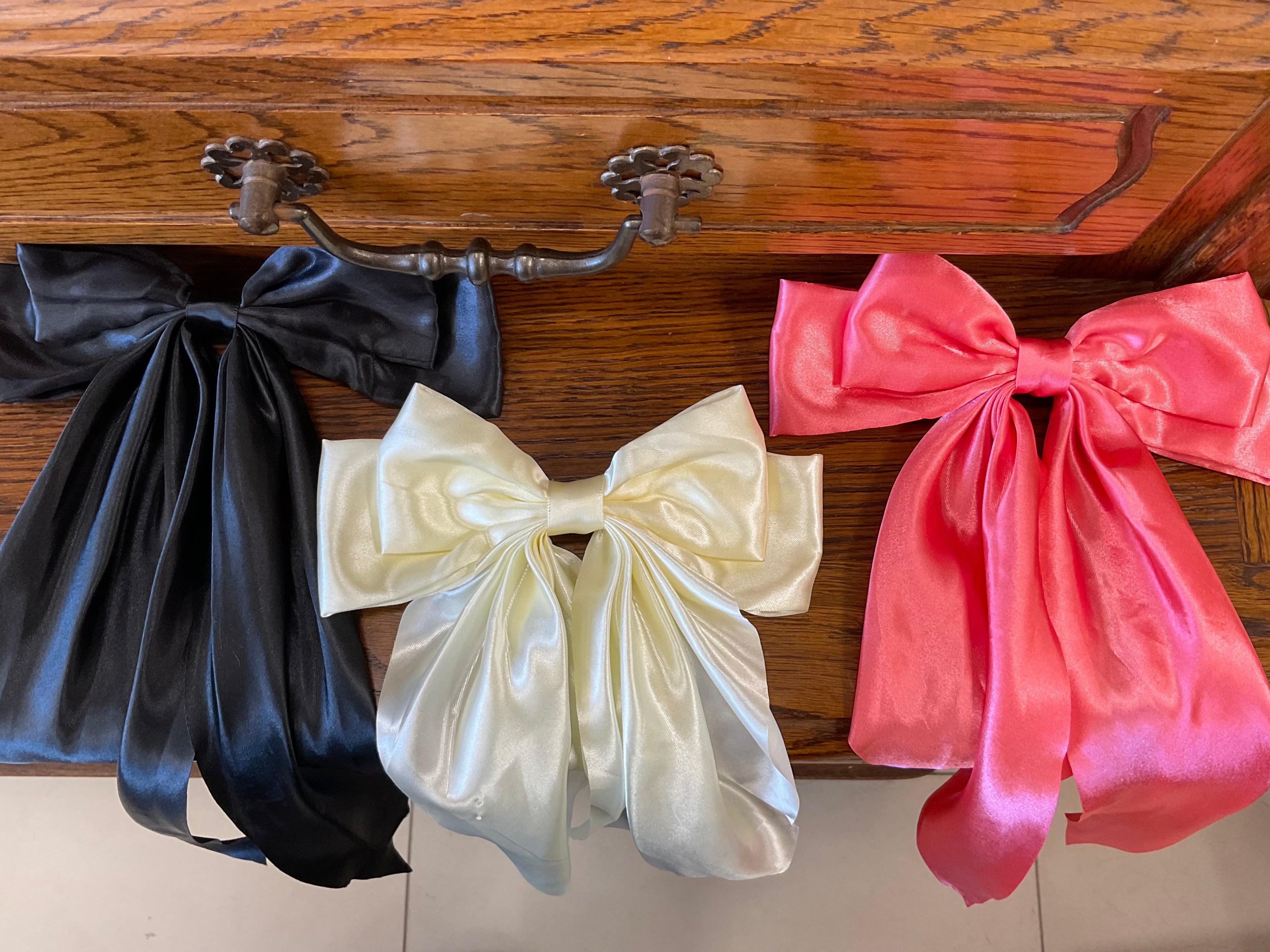 Nœud décoratif en tissu fluide